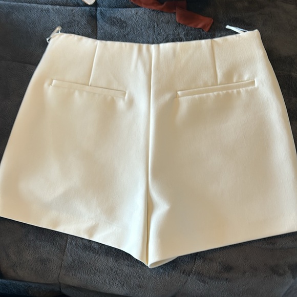 White Zara skort like new - Picture 2 of 3